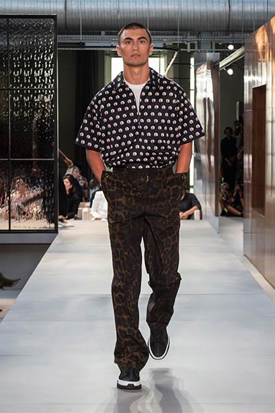 تصاميم راقية بلمسة جريئة ... اليك مجموعة Ricardo Tisci الأولى لدار Burberry